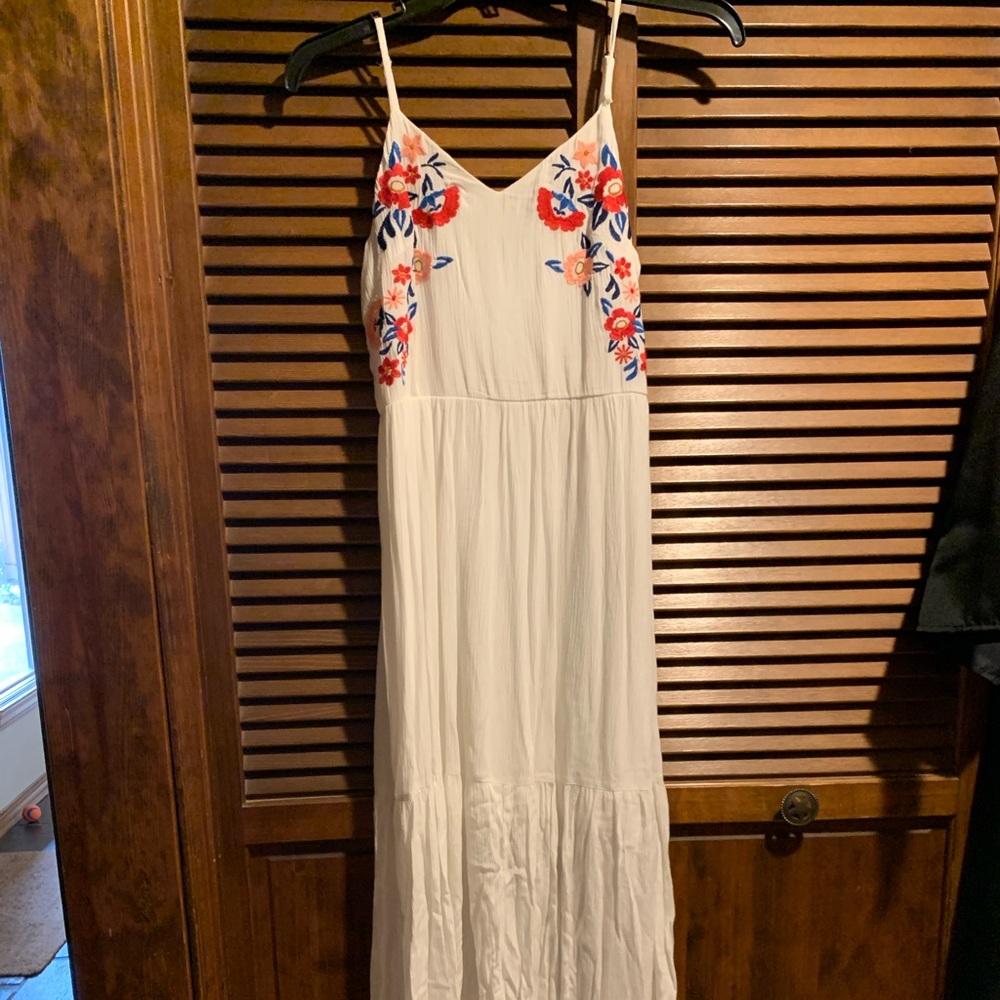 White floral maxi dress